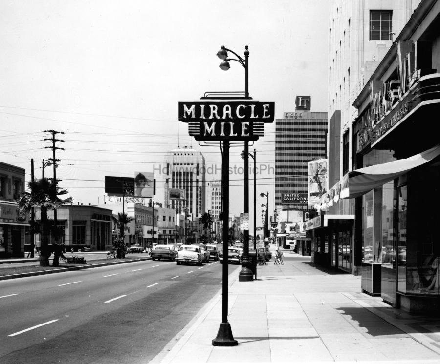 Wilshire Miracle Mile looking west 1964.jpg